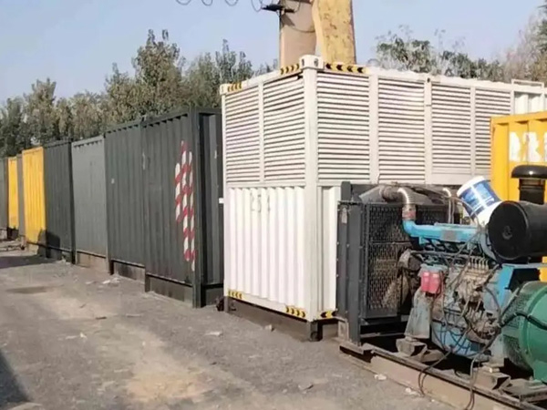 钦州200KW柴油发电机机组每小时油耗是多少？